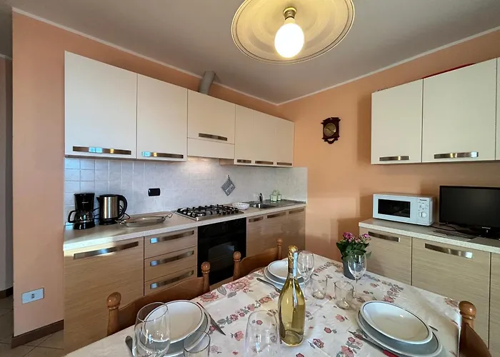 Stunning View Peglio - Larihome A45 Lägenhet