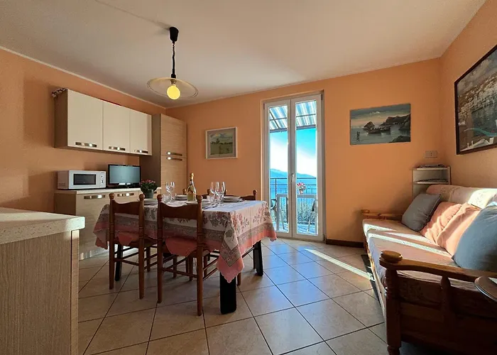 Stunning View Peglio - Larihome A45