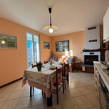 Appartamento Stunning View Peglio - Larihome A45