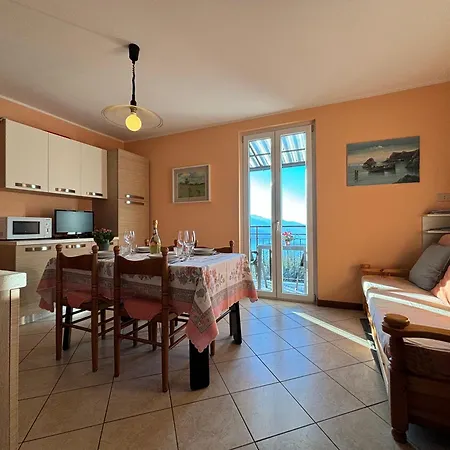 Stunning View Peglio - Larihome A45